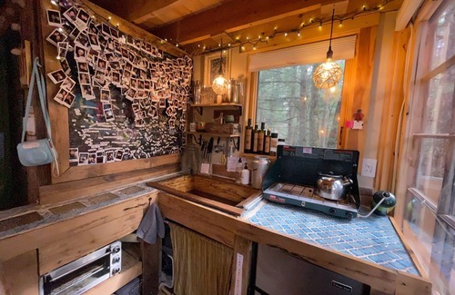 Woodbury House | Streamside treehouse in the Vermont forest with access to sauna