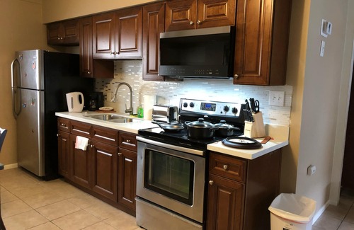 Beverly Green Apartment | STRIP 2BR Condo LVCC pet-Friendly Free-wifi SemaShow-1mile! Formula1 Christmas25