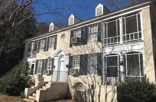 Montgomery Apartment | Stroll to Frenchies w/King Bd