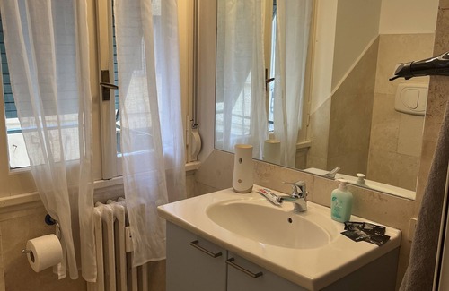 Quartiere XI Portuense Apartment | Struttura Romana Accogliente a due Passi da Trastevere in una Zona di Shopping