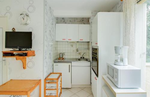 Cauterets Apartment | Studio à Cauterets: 4 pers, parking, proche télécabine et centre - FR-1-401-48