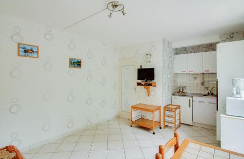 Cauterets Apartment | Studio à Cauterets: 4 pers, parking, proche télécabine et centre - FR-1-401-48