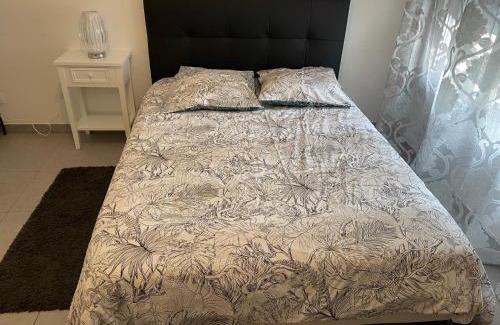 Mantes-la-Jolie Apartment | Studio 005