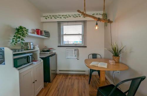 Ste Anne de Beaupre Apartment | Studio 15 - 2 min du Bord de l'eau & Foyer &Barbecue