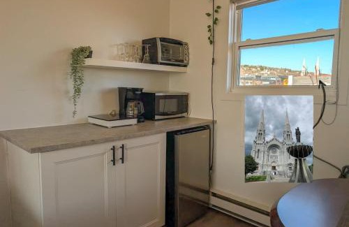 Ste Anne de Beaupre Apartment | Studio 16 - 2 min du Bord de l'eau & Foyer & Barbecue