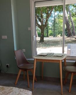 Saint-Avit-Senieur Apartment | Studio 2 personnes piscine et tranquilité