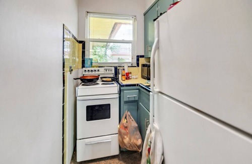 Crescent Lake Apartment | Studio 4 at Crescent Lake near downtown