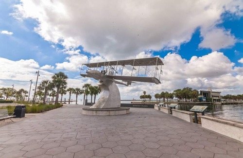 Crescent Lake Apartment | Studio 4 at Crescent Lake near downtown