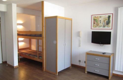 Brides-les-Bains Apartment | Studio 4 Pers. - Centre, Balcon, Parking, Wifi, 200m Télécabine - FR-1-512-113