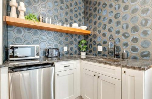 Lockerbie Square Apartment | Studio 500 Downtown Gem Free Parking and Pets OK