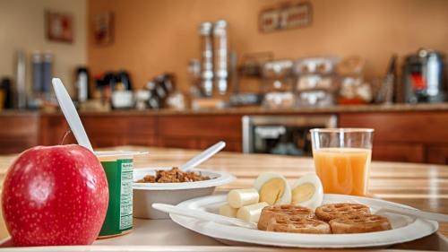 Corona Hotel | Studio 6 Corona, CA West