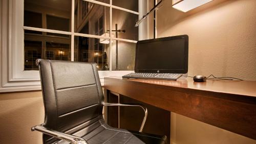 Corona Hotel | Studio 6 Corona, CA West