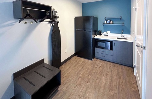 Corona Hotel | Studio 6 Corona, CA - West