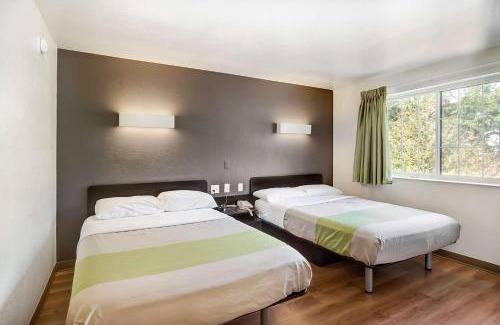 East Brunswick Hotel | Studio 6-East Brunswick, NJ - NYC Area