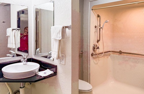 Grand Prairie Hotel | Studio 6 Grand Prairie, TX