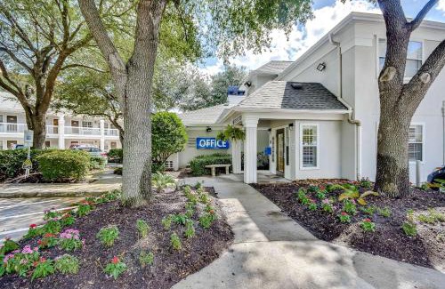 Southbelt/Ellington Hotel | Studio 6-Houston, TX - Hobby South