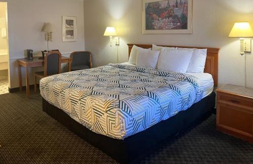 Encanto Hotel | Studio 6 Phoenix, AZ Midtown