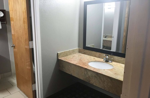 Tupelo Hotel | Studio 6 Suites Tupelo, MS - North