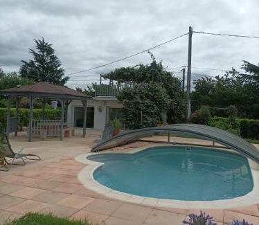 Saint-Lattier Apartment | studio a la campagne