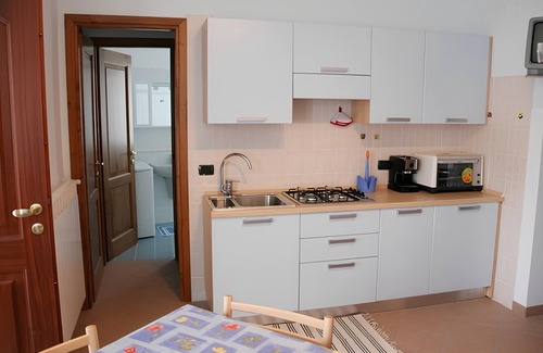Cenesi Apartment | Studio Apartment 'Gli Angeli Nonna Erminia E Vittorio' with Shared Pool, Wi-Fi and Air Conditioning