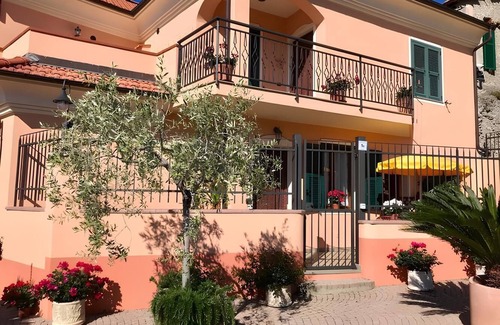 Cenesi Apartment | Studio Apartment 'Gli Angeli Nonna Erminia E Vittorio' with Shared Pool, Wi-Fi and Air Conditioning