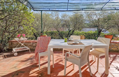 Campo nell'Elba Apartment | Studio Apartment 'Loft Paola' with Private Terrace, Private Garden and Balcony