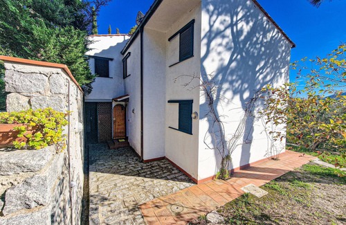 Campo nell'Elba Apartment | Studio Apartment 'Loft Paola' with Private Terrace, Private Garden and Balcony