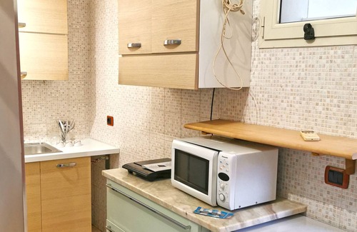 Monserrato House | Studio apartment 2 steps subway with courtyard