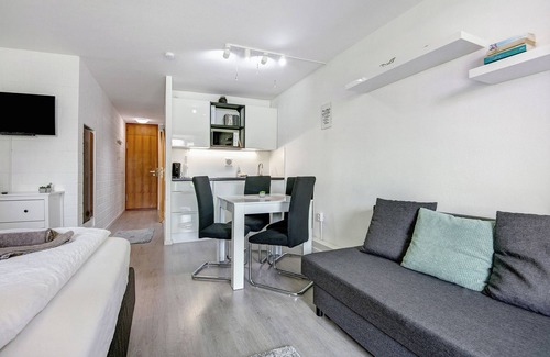 Sankt Englmar Apartment | Studio Apartment "Schmetterling" near Slopes with Shared Pool & Wi-Fi