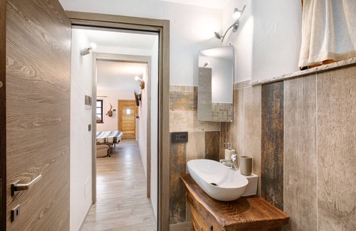 Aosta Apartment | Studio Apartment 'Il Capriolo Aosta' with Mountain View, Shared Garden and Wi-Fi