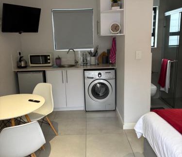 Bloubergstrand House | Studio Apartment in Cape Town