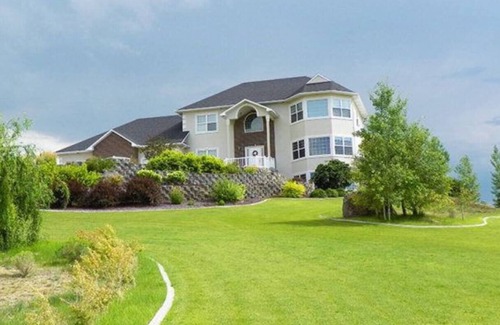 Idaho Falls House | Studio apartment in walk out basement with amazing city view!