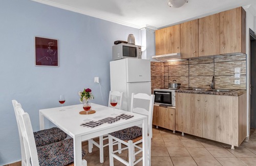 Drimonas Apartment | Studio Apartment 'Kerkis Apartment' with Mountain View, Wi-Fi and Air Conditioning