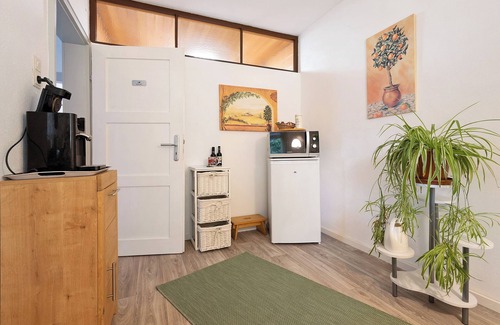 Creussen Apartment | Studio Apartment 'Lindenhardt' with Shared Garden and Wi-Fi