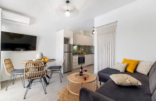 Nikiana Apartment | Studio Apartment 'Oceanida Terpsis Lyxury Suite' with Sea View, Wi-Fi and Air Conditioning