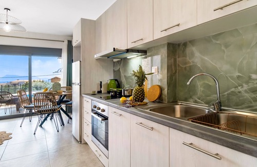 Nikiana Apartment | Studio Apartment 'Oceanida Terpsis Lyxury Suite' with Sea View, Wi-Fi and Air Conditioning