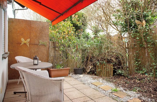 Munchen District Apartment | Studio Apartment 'Time to relax and enjoy nature' with Private Terrace and Garden