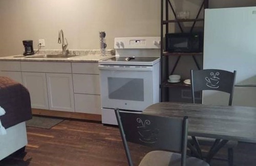 Williamsburg House | Studio Apartment with patio. Casino, Flint Fields Equestrian , State Trails.