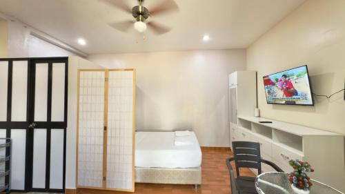 Calleria Apartment | Studio apartment with door to the street and air conditioning