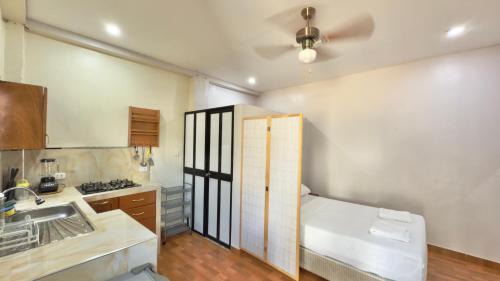 Calleria Apartment | Studio apartment with door to the street and air conditioning