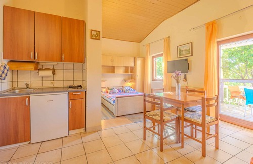 Zubovici Apartment | Studio-Apartment with balcony, directly at the beach and free WiFi