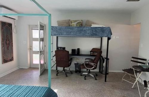 Crescent Lake Apartment | Studio Apt Near DownTown