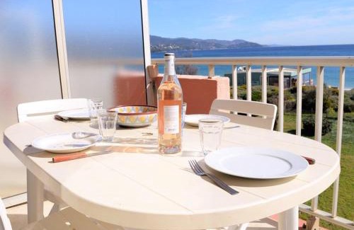 Le Lavandou Apartment | Studio au bord de l'eau avec terrasse et ménage inclus - FR-1-251-307