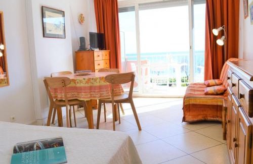 Le Lavandou Apartment | Studio au bord de l'eau avec terrasse et ménage inclus - FR-1-251-307