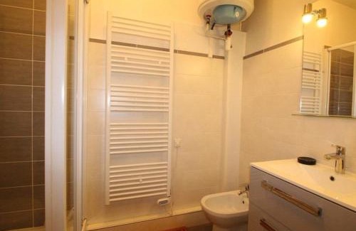 Bagneres-de-Luchon Apartment | Studio au centre avec ascenseur et animaux admis - FR-1-313-163