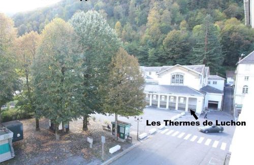 Bagneres-de-Luchon Apartment | Studio au centre avec ascenseur et animaux admis - FR-1-313-163