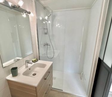 Funay - Bruyeres House | Studio avec cuisine, salle de bain et garage privé proximité 24h