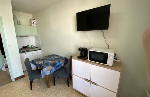 Bourbonne-les-Bains Apartment | Studio Avec Grand Balcon Proche des Thermes