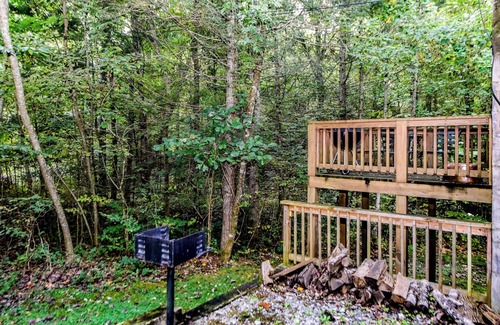 Townsend Apartment | Studio Cabin with Full Kitchen, Whirlpool, Private Bathroom, Grill & Wi-Fi