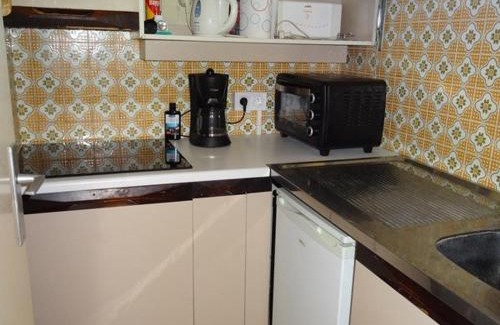 Toulon - Hyeres Apartment | Studio Cabine à Hyères : piscine, proche port, plages et aéroport, parking inclus - FR-1-335-171